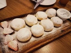 榛子巧克力面包球-城市大道红炉披萨烘焙坊