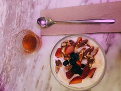 野莓核桃蜂蜜希腊酸奶-The Rug Cafe(王府中环店)