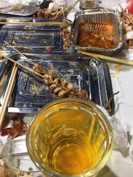 青春献给小酒桌醉生梦死就是喝
