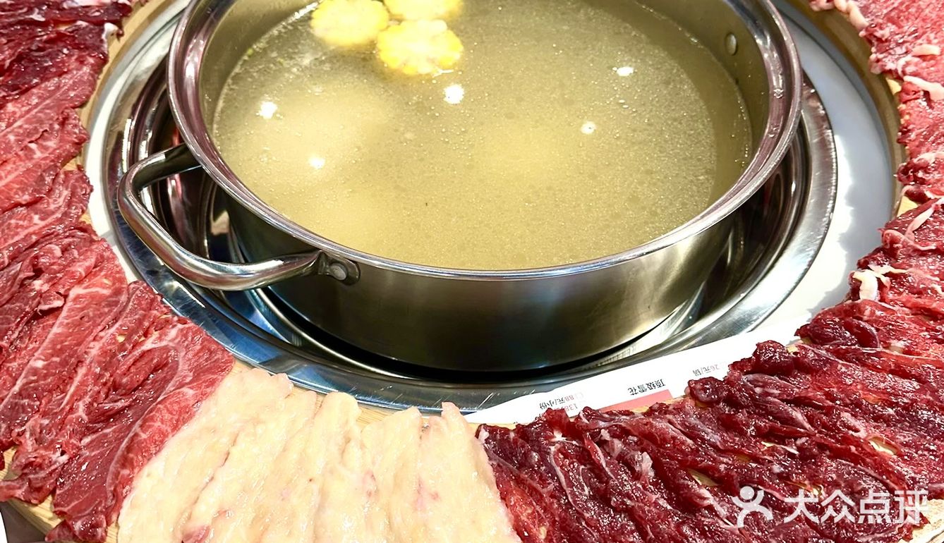 什么玩意❗❗这家火锅店把整头牛搬上餐桌❗