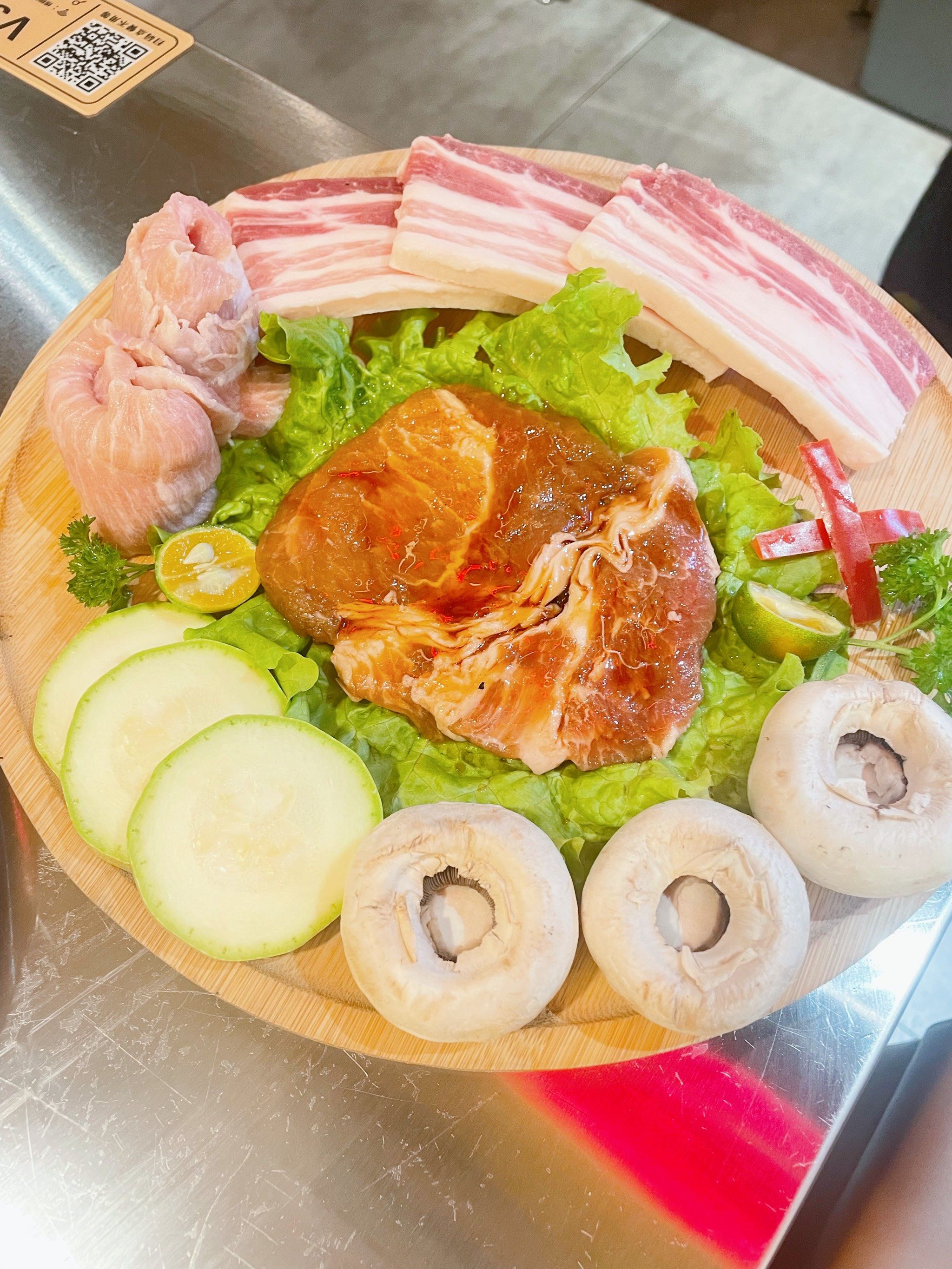 n环境不错,干干净净.
体验的新菜是小猪拼盘,真真好吃啊!