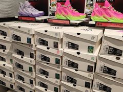 -UNDER ARMOUR(新燕莎奥莱店)