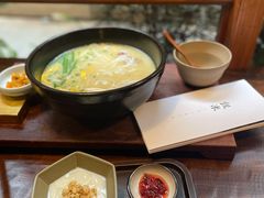 -银米·云南传统过桥米线(双廊黑金冠店)