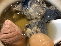 椰子炖竹丝鸡-香山家宴