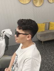 -即型男士理发工作室