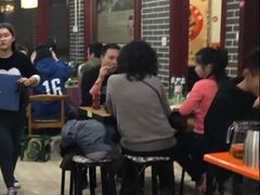 等位区-胜泽眼镜烧烤(云霄路直营店)