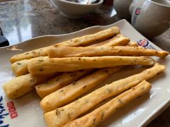 吃掉一半的茴香小油条-小龙坎火锅(唐冶店)