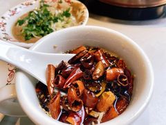现炸辣椒油-东门口涮肉·砂锅·烤串(老门东店)
