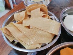 -黄利砖万峰林布依特色酸笋牛肉馆