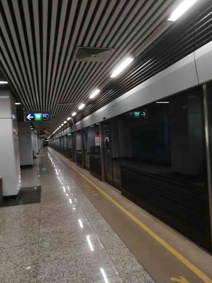 集庆门大街(地铁站)-"集庆门大街地铁站位于南京河西的一站地铁.