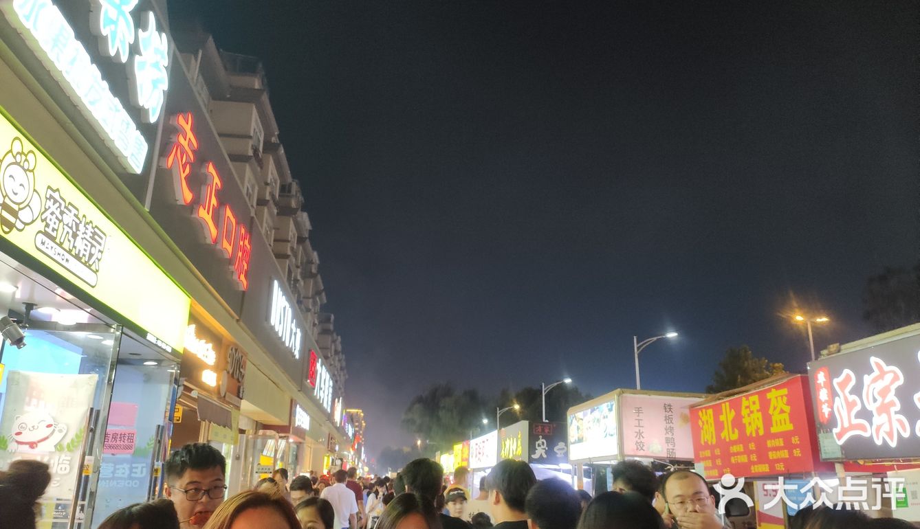 人超级超级多，不愧是最有名的夜市，就是停车不好停