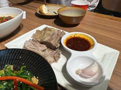 手抓羊肉半斤-贯贯吉·清真餐厅(浙江中路店)