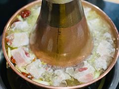 -果松木炭酸菜铜火锅·外婆参鸡汤