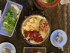-席娜卡琳火车铁道夜市