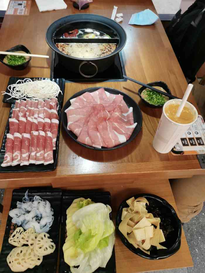 呷哺呷哺(方庄新城广场店)-"刚好是晚上的时间,我们下班去的.之前经.