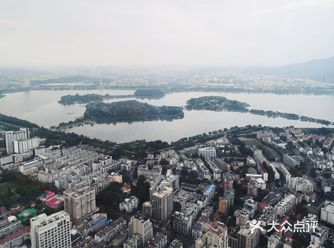 这是72层的风景，个人感觉真是壮阔，把一切尽收眼底