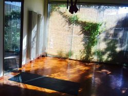 -一花一叶瑜伽生活馆