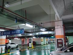 -苏州汇融广场假日酒店-停车场