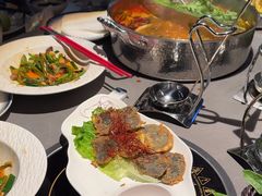 -伴山牛贵州黄牛肉火锅·苗疆非遗艺术餐厅(上海首店)