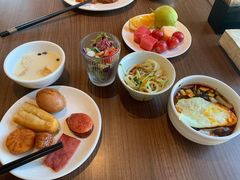 -西安大雁塔科技大学地铁站亚朵酒店