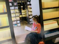 -钟书阁(松江泰晤士小镇店)