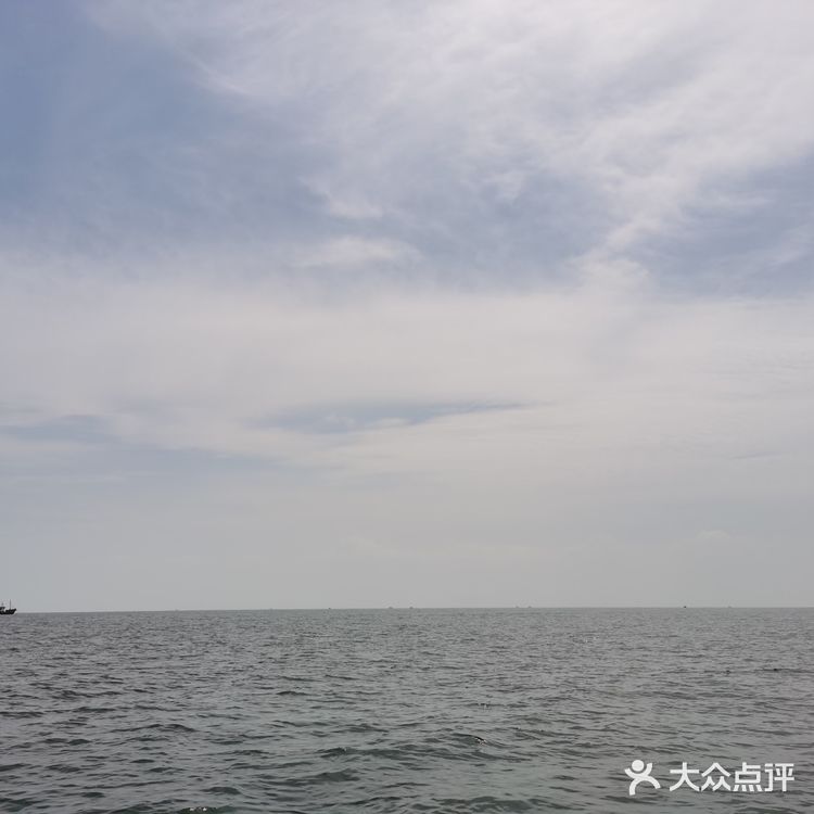 龙回头位于辽宁省兴城市，龙湾海滨浴场以南2公里处