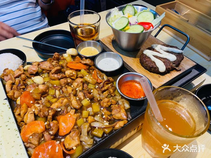 分米鸡dm chicken(皇庭广场店)美味牛肉饼图片