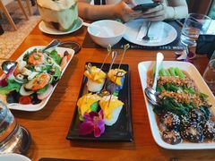 -Chom Cafe and Restaurant