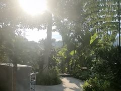 -茅草房·河畔园林火锅