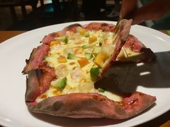 甜菜牛油果鲜虾披萨-JINNS锦时 steak&pizza(浸信会礼拜堂旧址店)