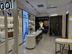 -J-Optical佳视明眼镜·蔡司视觉(青岛金茂览秀城店)