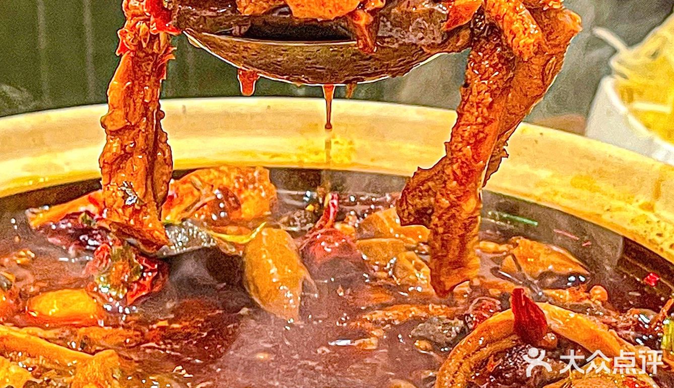 这朴实的牛杂煲肉都堆出来了…广州人这么能吃辣的吗⁉️  