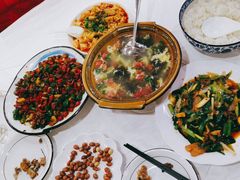 -乡土特色.冷锅鱼.牦牛肉汤锅