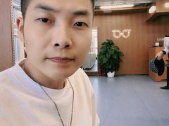 -无奔眼镜·蔡司·依视路授权店(马家堡店)