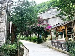 -高荡千年布依古寨旅游景区