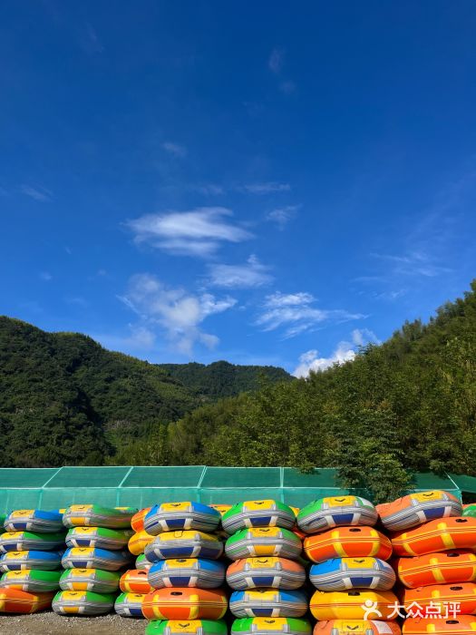 雅鲁激流探险漂流图片
