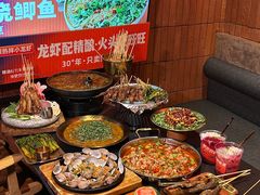 -何师烧烤Pro ·江湖川菜·小龙虾·精酿啤酒(太古里旗舰店)