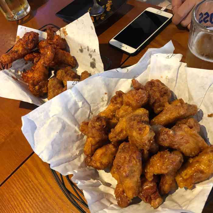 校村炸鸡(狎鸥亭店)-"放弃了明洞的各色炸鸡 趁着逛林荫道 打的.