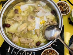 纯椰青汤底椰子鸡-派派茶客(金杏花园店)