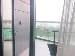 -上海滴水湖皇冠假日酒店