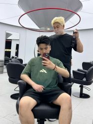 -一家只做男发烫染的店