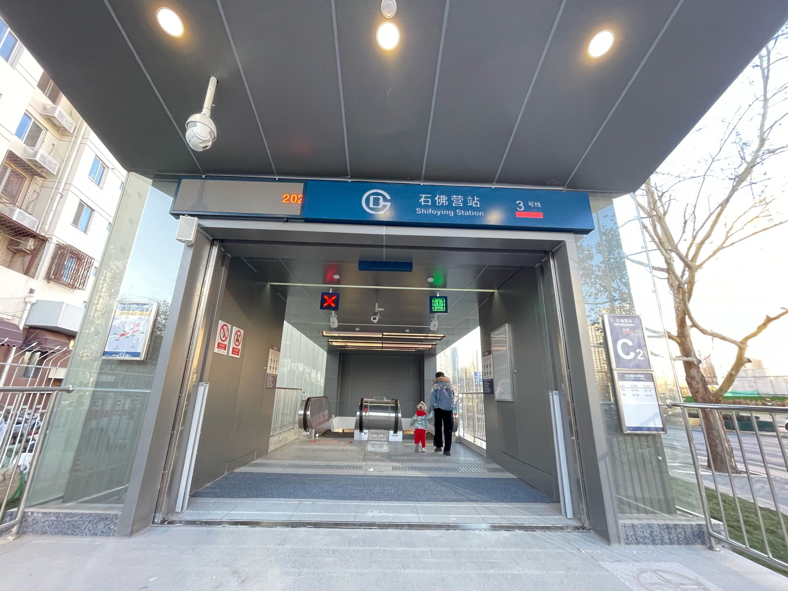 地铁口的距离比想象的要近
之前一直不知道确切的位置
这么看还算