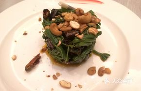 Cashew and Loofah Tip Salad