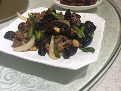 辣椒炒肉-新疆伏拉沃餐厅(白龙南路店)