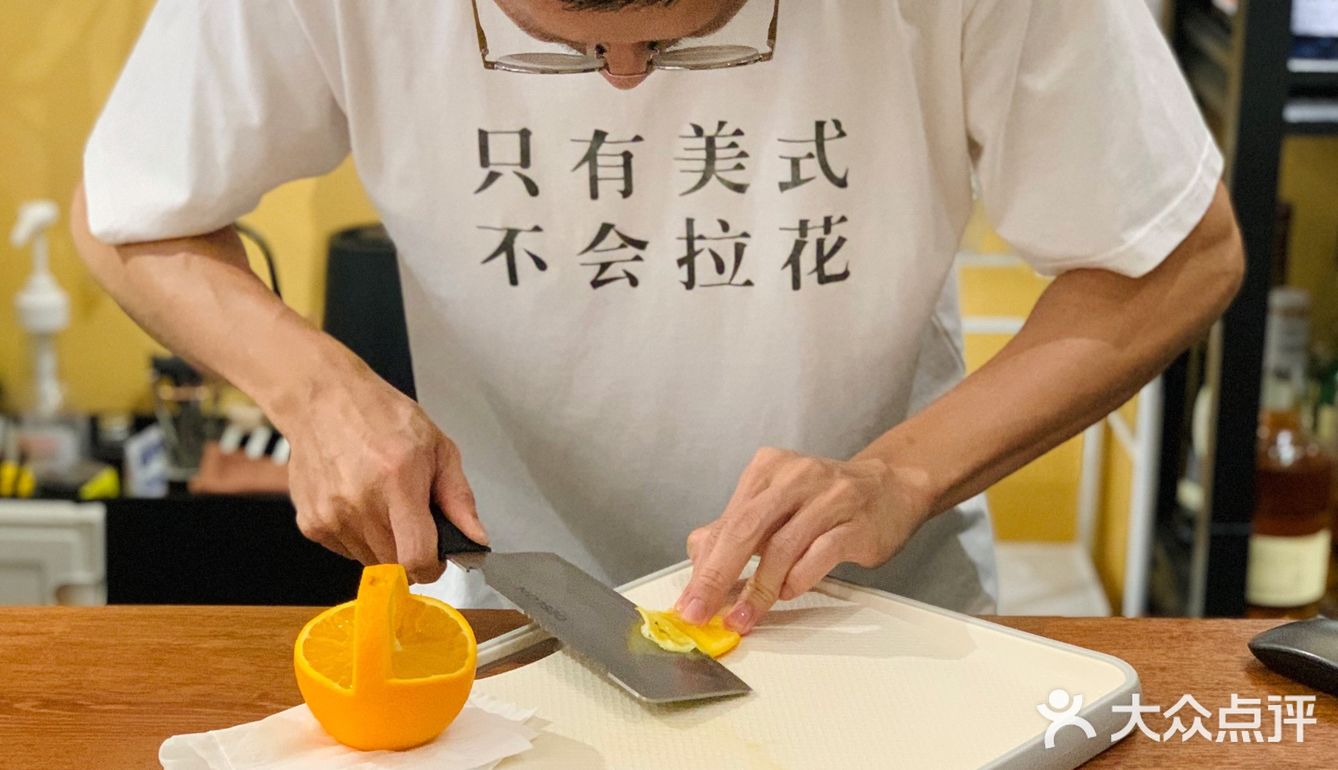 指甲画上了山下达郎的专辑（图9），脑海里尽是些橙色、