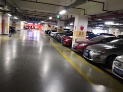 -中原城市广场-停车场