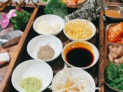 -围炉肉舍•炭烤活鳗•丹东海鲜烤肉(步行街店)