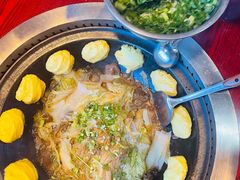 -乡村木柴铁锅炖饭店