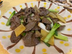 姜葱炒牛肉-佳美十大名菜  创于1992