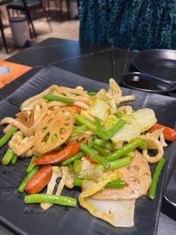 小站(椒江店)-"台州最后一晚,搜寻93到的工业风烧烤店 .